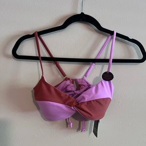 New swim top with tags, super super cute but doesn’t fit !